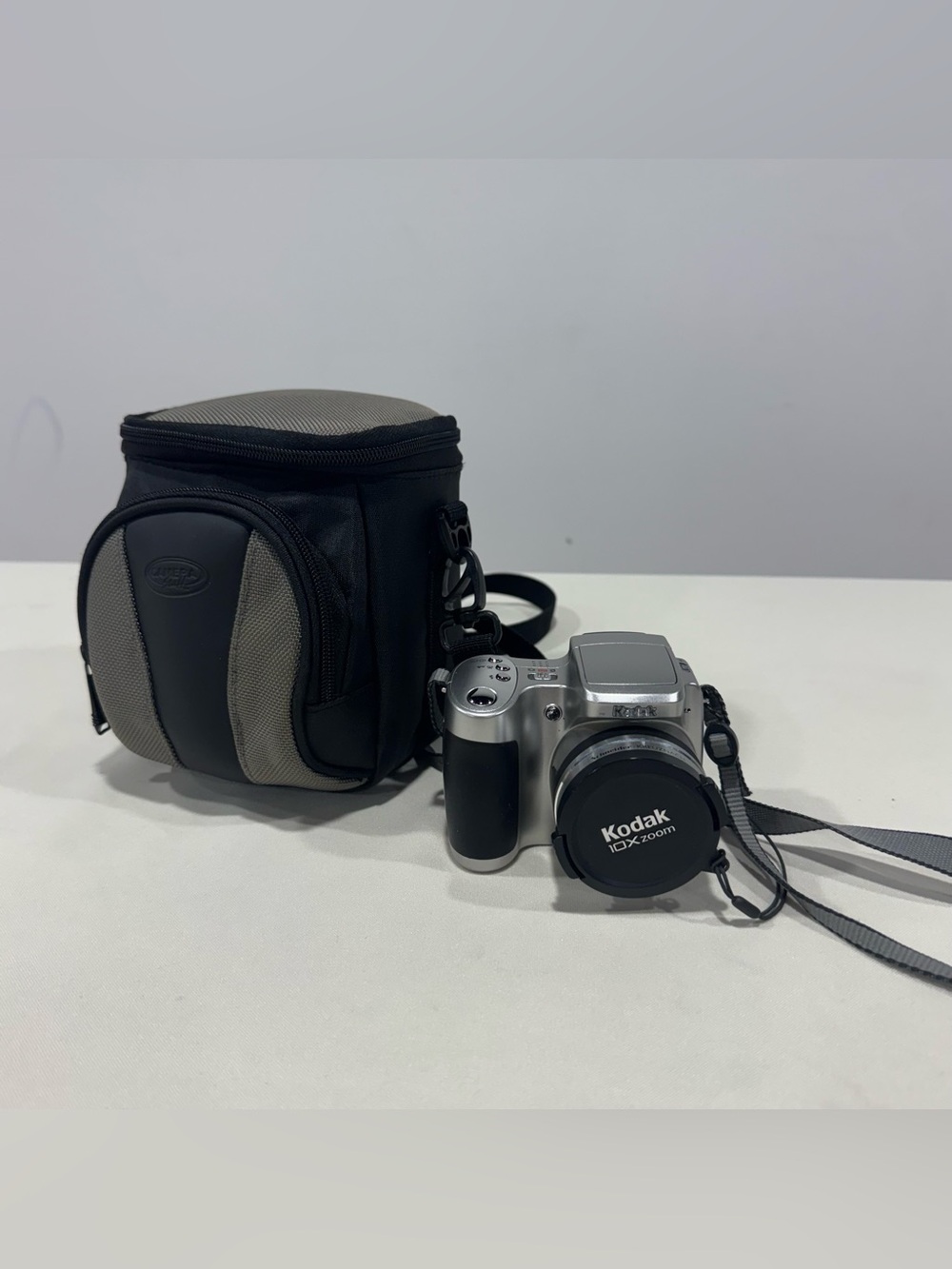 Kodak EasyShare Z650 Digital Camera 6.1MP 10X Zoom w/ Carrying Travel Bag Tested